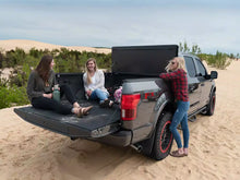 Cargar imagen en el visor de la galería, Tapa Plegable Cubre Pick-Up Dura XCEED Chevrolet Silverado 1500 (14+) - Extang - DOBLETRACCION