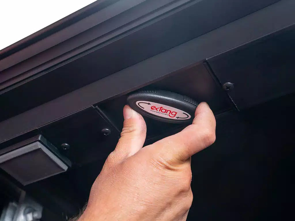 Tapa Plegable Cubre Pick-Up Dura XCEED Chevrolet Silverado 1500 (14+) - Extang - DOBLETRACCION