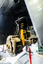 Cargar imagen en el visor de la galería, Kit de Levante de Suspensión Nitrocharger Plus delantera 40mm Volkswagen Amarok (10-24) - Old Man Emu