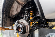 Cargar imagen en el visor de la galería, Kit de Levante de Suspensión Completa de 40mm Toyota Fortuner (10-20) - Old Man Emu