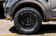 Cargar imagen en el visor de la galería, 4 Llantas Vector 6 17X8.5 6X139 Satin Black - Icon Alloys