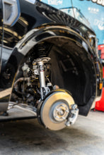 Cargar imagen en el visor de la galería, Kit de suspensión 2" Ford Maverick (22+) de Rough Country