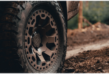 Cargar imagen en el visor de la galería, 4 Llantas Warlord 17x9 6x139/-12 Matte Gunmetal - Black Rhino