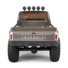 Cargar imagen en el visor de la galería, Auto a Control Remoto RC Chevrolet C10 1967 1/24 4WD Plateada - Axial