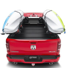 Cargar imagen en el visor de la galería, Tapa Retráctil Manual XR Cubre Pick-Up Chevrolet Silverado (19+) - Retrax - DOBLETRACCION