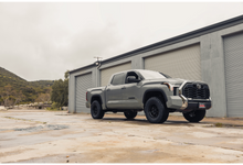 Cargar imagen en el visor de la galería, 4 llantas KM550 18x9 6x139 Riot Anthracite W/Satin Black Lip - KMC Wheels