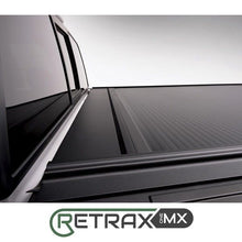 Cargar imagen en el visor de la galería, Tapa Retractil Cubre Pick-Up Manual  Silverado 1500  (+14) - Retrax - DOBLETRACCION