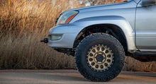Cargar imagen en el visor de la galería, 4 Llantas Race Wheels 315 Gold &amp; Black Lip 17x8.5 6x135 - Method