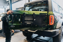 Cargar imagen en el visor de la galería, Refuerzo porta neumatico de repuesto Ford Bronco (21-25) - Rough Country