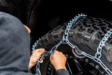 Cargar imagen en el visor de la galería, Par de Cadenas para Nieve con Rompehielo Talla M