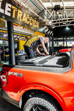 Cargar imagen en el visor de la galería, Tapa Plegable Dura Cubre Pick-Up Slim Ford Maverick (+22) - BulX5
