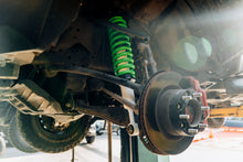 Cargar imagen en el visor de la galería, KIT DE SUSPENSIÓN FOAMCELL 2" HILUX GR SPORT (23+) - IRONMAN 4x4