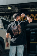 Cargar imagen en el visor de la galería, Polera colaboración Felipe Agurto1 - DOBLETRACCION