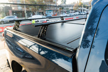 Cargar imagen en el visor de la galería, Tapa Retráctil Manual XR Cubre Pick-Up Chevrolet Silverado (19+) - Retrax