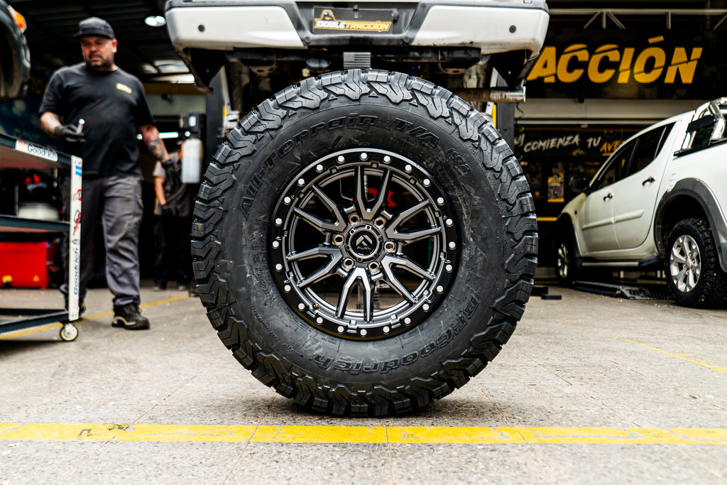 4 Llantas Rebel D680 17X9 6X139 Gris - Fuel