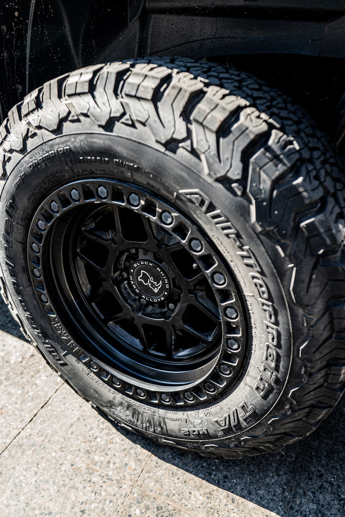 4 Llantas Kelso 17X9 6X139 Matte Black W/Black Bolts- Black Rhino