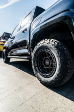 Cargar imagen en el visor de la galería, 4 Llantas Kelso 17X9 6X139 Matte Black W/Black Bolts- Black Rhino