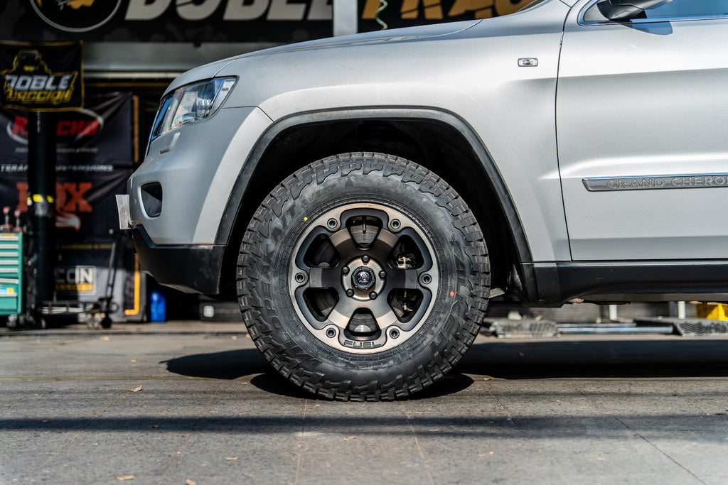 Kit de suspensión 2,5" Jeep Grand Cherokee WK2 4WD (11-15) - Rough Country