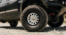Cargar imagen en el visor de la galería, 4 Llantas Race Wheels 315 Machined 17x8.5 6x135 - Method
