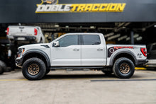 Cargar imagen en el visor de la galería, Kit de 4 espirales con levante de 2.2” Ford F150 Raptor Gen 3 (22+) - Eibach
