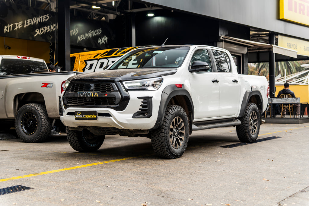 TOYOTA HILUX GR BLANCA KO3 1.jpg
