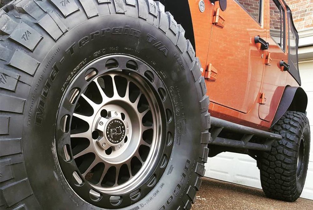 Juego de 4 Neumáticos Mud Terrain M/T KM2 255/75R17 - BFGoodrich