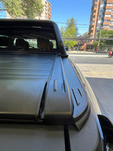 Cargar imagen en el visor de la galería, Tapa Retractil Manual 2.0 con Barra OEM BYD Shark (25+) - BULX15