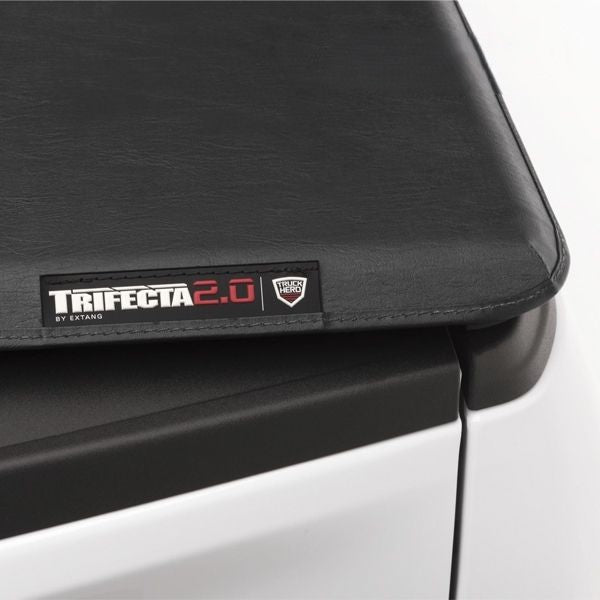 Tapa plegable vinil Trifecta Toyota Hilux Revo (16+) - Extang