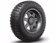Cargar imagen en el visor de la galería, Juego de 4 Neumáticos Mud Terrain M/T KM2 255/75R17 - BFGoodrich