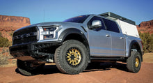 Cargar imagen en el visor de la galería, 4 Llantas Race Wheels 315 Gold &amp; Black Lip 17x8.5 6x135 - Method