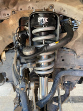Cargar imagen en el visor de la galería, Kit de Suspensión FOX 2.0 Performance Series Toyota Hilux 0-2 (05+) - FOX