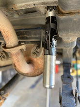 Cargar imagen en el visor de la galería, Kit de Suspensión FOX 2.0 Performance Series Toyota Hilux 0-2 (05+) - FOX