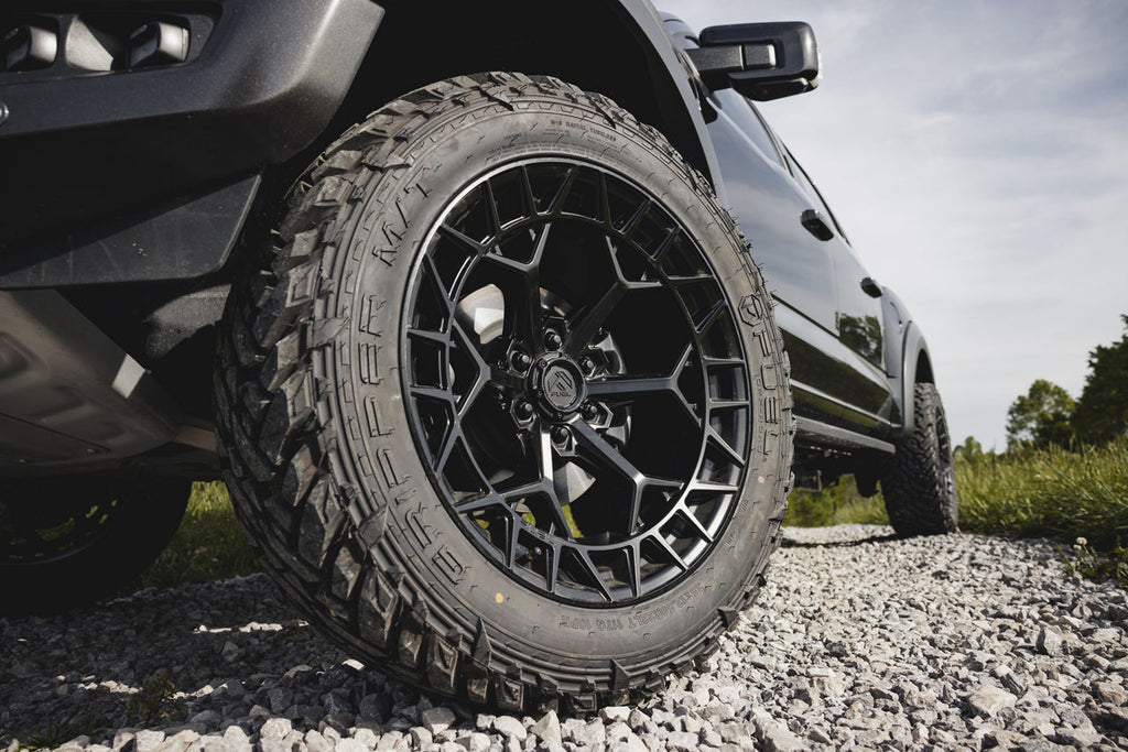 4 Llantas Charger FC873 17x9" 6x135/1 Blackout - Fuel