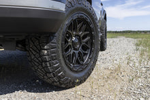 Cargar imagen en el visor de la galería, 4 Llantas Surge FC881 17x9&quot; 6x139/-12 Matte Black W/ Gloss Black LIP - Fuel