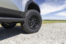 Cargar imagen en el visor de la galería, 4 Llantas Surge FC881 17x9&quot; 6x139/-12 Matte Black W/ Gloss Black LIP - Fuel