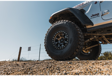 Cargar imagen en el visor de la galería, 4 llantas KM550 17x9 6x139 Riot Anthracite W/Satin Black Lip - KMC Wheels