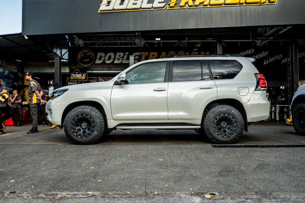 4 Llantas Ozark 17X9.5 6X139  Matte Black - Black Rhino