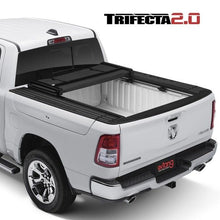 Cargar imagen en el visor de la galería, Tapa plegable vinil Trifecta Ram 1500 C/Rambox (19+) - Extang