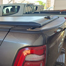 Cargar imagen en el visor de la galería, Tapa Retráctil Electrica Cubre Pick-Up 2.0 Ram 1500 C/Rambox (19+) - BulX15