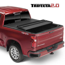 Cargar imagen en el visor de la galería, Tapa plegable vinil Trifecta Chevrolet Silverado Cab. 1/2 (+14) - Extang