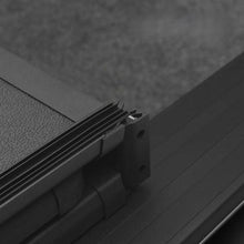 Cargar imagen en el visor de la galería, Tapa Plegable Dura Cubre Pick-Up Solid Fold 2.0 Renault Alaskan (17+) - Extang